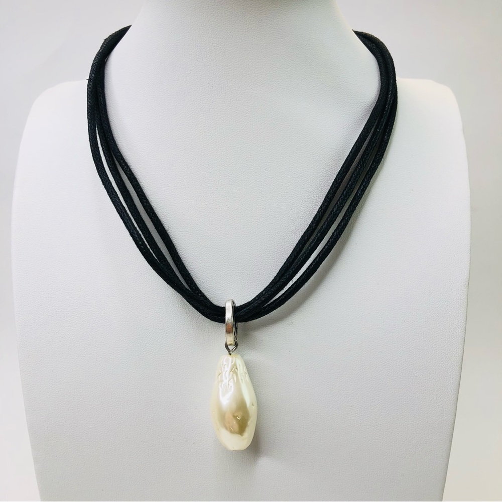 Teardrop Pendant Black Cord Necklace Multiple 3-stand Choker unknown brand